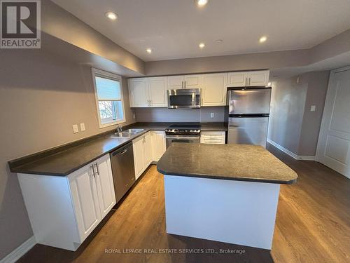 40 - 51 Hays Boulevard, Oakville, ON - Indoor Photo Showing Kitchen With Double Sink