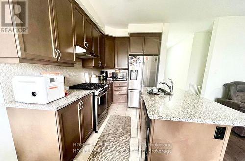 8 Boothill Drive, Brampton, ON - Indoor Photo Showing Kitchen With Upgraded Kitchen