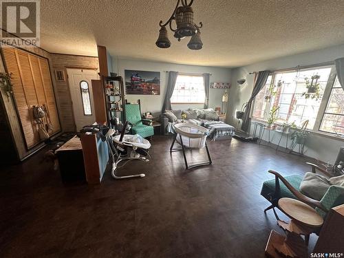 607 North Railway Street E, Swift Current, SK - Indoor Photo Showing Other Room