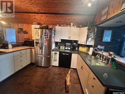 607 North Railway Street E, Swift Current, SK - Indoor Photo Showing Kitchen With Double Sink