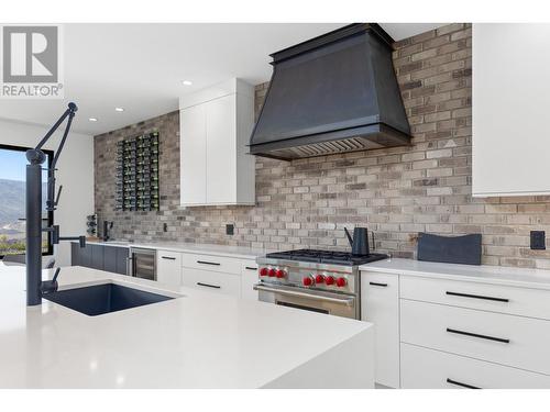 1462 Rocky Point Drive, Kelowna, BC - Indoor Photo Showing Kitchen With Upgraded Kitchen