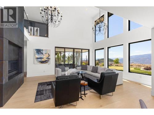 1462 Rocky Point Drive, Kelowna, BC - Indoor Photo Showing Living Room With Fireplace