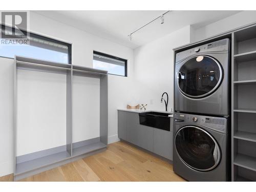 1462 Rocky Point Drive, Kelowna, BC - Indoor Photo Showing Laundry Room