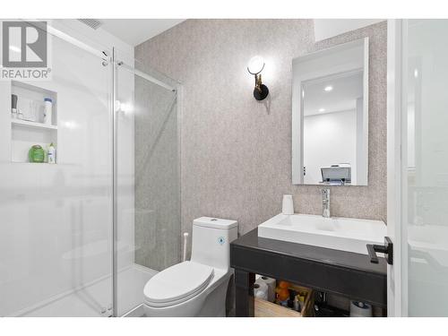 1462 Rocky Point Drive, Kelowna, BC - Indoor Photo Showing Bathroom