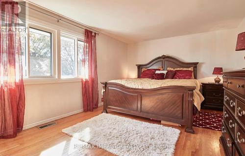 214 Marigold Avenue N, Oshawa (Centennial), ON - Indoor Photo Showing Bedroom