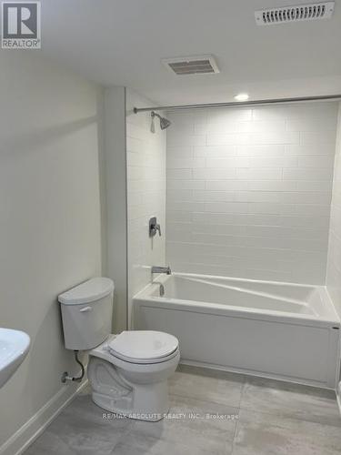 B - 10 Cockburn Street, Ottawa, ON - Indoor Photo Showing Bathroom