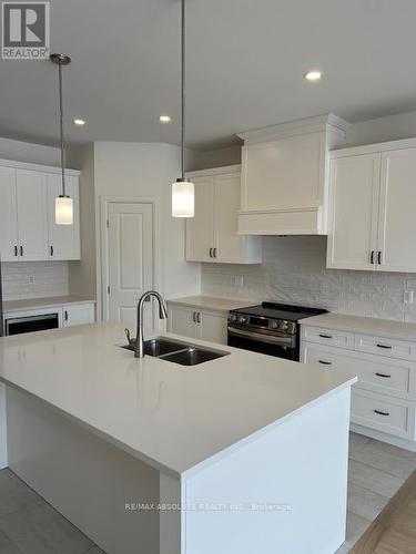 B - 10 Cockburn Street, Ottawa, ON - Indoor Photo Showing Kitchen With Double Sink With Upgraded Kitchen