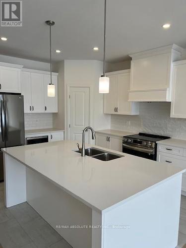 B - 10 Cockburn Street, Ottawa, ON - Indoor Photo Showing Kitchen With Double Sink With Upgraded Kitchen