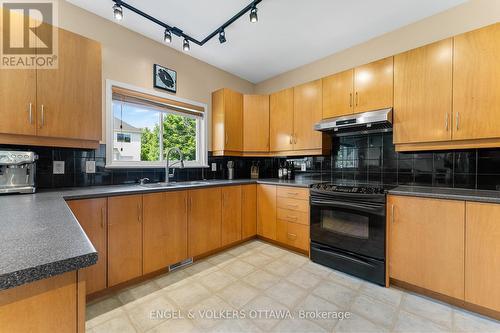 2 Knotwood Court, Ottawa, ON - Indoor Photo Showing Kitchen With Double Sink