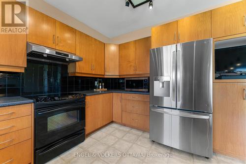 2 Knotwood Court, Ottawa, ON - Indoor Photo Showing Kitchen