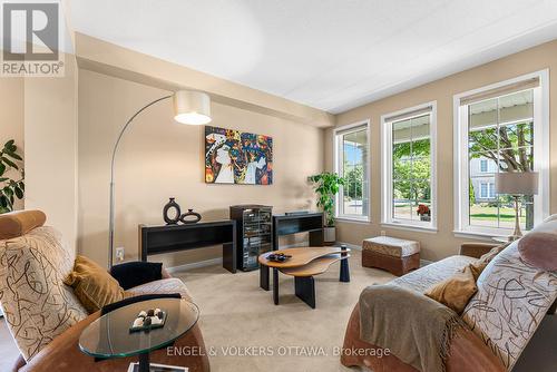 2 Knotwood Court, Ottawa, ON - Indoor Photo Showing Living Room