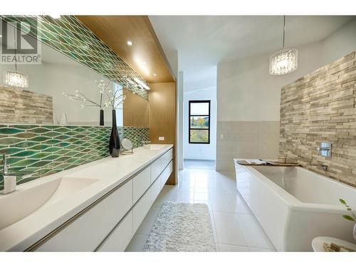 4380 Wallace Hill Road, Kelowna, BC - Indoor Photo Showing Bathroom