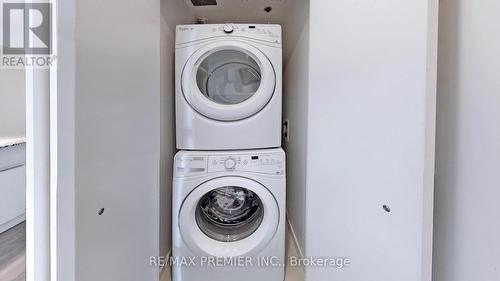 1411 - 1 Bloor Street E, Toronto, ON - Indoor Photo Showing Laundry Room