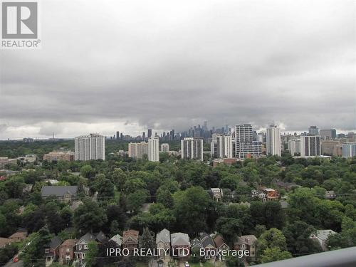 905 - 11 Lillian Street W, Toronto, ON - Outdoor With View