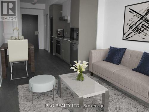 905 - 11 Lillian Street W, Toronto, ON - Indoor Photo Showing Living Room