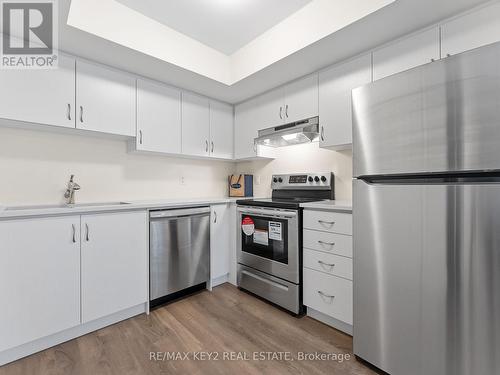 442 - 2789 Eglinton Avenue E, Toronto, ON - Indoor Photo Showing Kitchen With Stainless Steel Kitchen