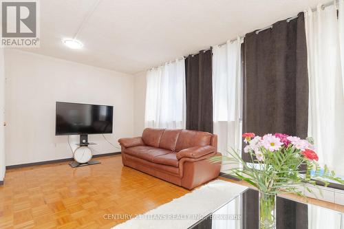 328 - 665 Kennedy Road, Toronto, ON - Indoor Photo Showing Living Room