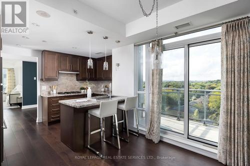 815 - 3500 Lakeshore Road W, Oakville, ON - Indoor Photo Showing Kitchen With Upgraded Kitchen