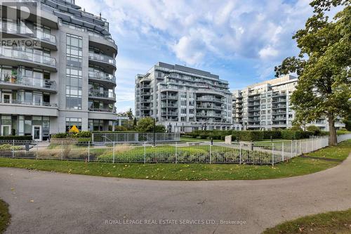 815 - 3500 Lakeshore Road W, Oakville, ON - Outdoor With Balcony With Facade