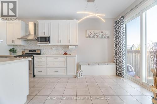 1407 Chretien Street, Milton, ON - Indoor Photo Showing Kitchen