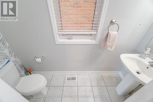 1407 Chretien Street, Milton, ON - Indoor Photo Showing Bathroom