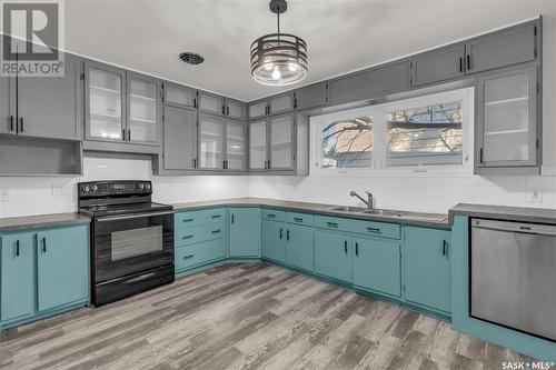 3628 Albert Street, Regina, SK - Indoor Photo Showing Kitchen With Double Sink