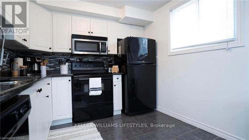 1333 Victoria Drive, London, ON - Indoor Photo Showing Kitchen