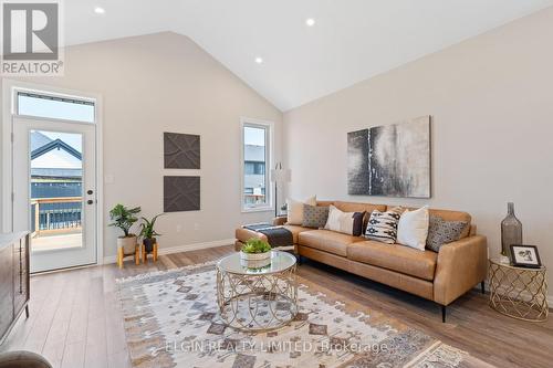 61 Canary Street, Tillsonburg, ON - Indoor Photo Showing Living Room