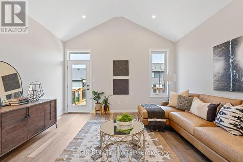 61 Canary Street, Tillsonburg, ON - Indoor Photo Showing Living Room