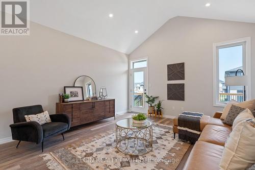 61 Canary Street, Tillsonburg, ON - Indoor Photo Showing Living Room