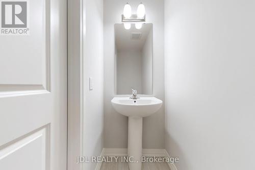 7461 Majestic Trail, Niagara Falls, ON - Indoor Photo Showing Bathroom