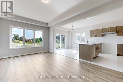 7461 Majestic Trail, Niagara Falls, ON - Indoor Photo Showing Kitchen