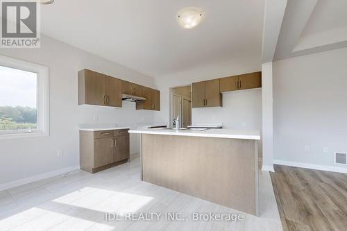 7461 Majestic Trail, Niagara Falls, ON - Indoor Photo Showing Kitchen