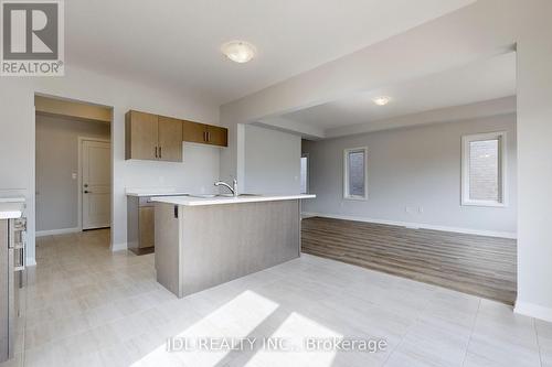 7461 Majestic Trail, Niagara Falls, ON - Indoor Photo Showing Kitchen