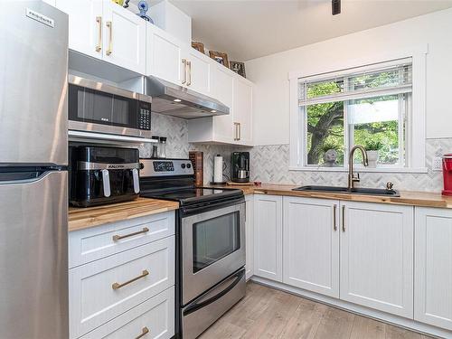 101-1685 Estevan Rd, Nanaimo, BC - Indoor Photo Showing Kitchen With Stainless Steel Kitchen With Double Sink