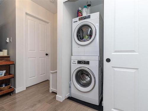 101-1685 Estevan Rd, Nanaimo, BC - Indoor Photo Showing Laundry Room