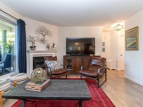 101-1685 Estevan Rd, Nanaimo, BC - Indoor Photo Showing Living Room