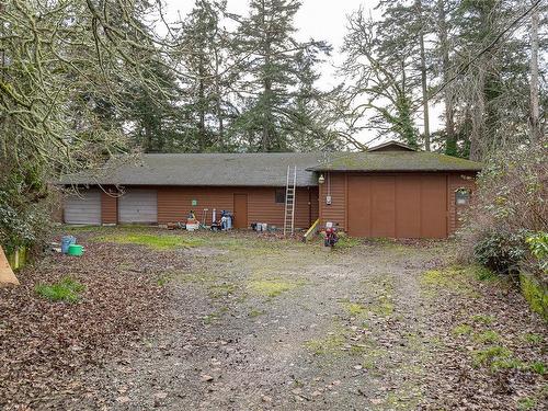 1465 Charlton Rd, Saanich, BC 