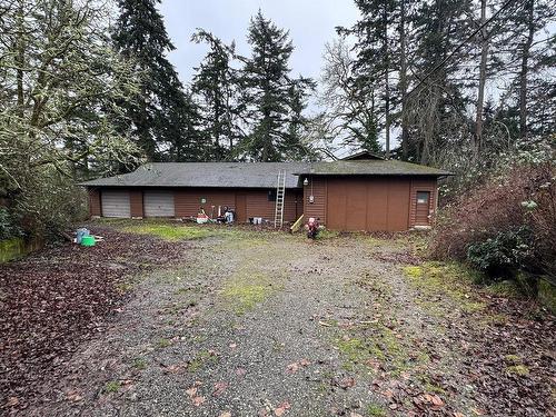 1465 Charlton Rd, Saanich, BC 