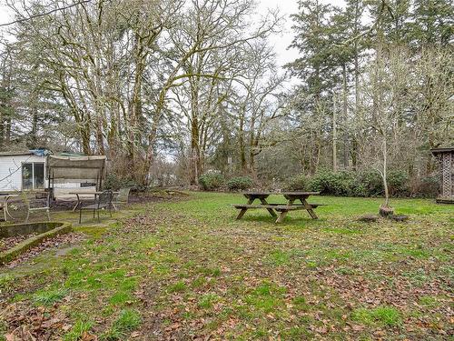 1465 Charlton Rd, Saanich, BC 