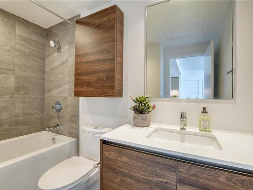 708-363 Tyee Rd, Victoria, BC - Indoor Photo Showing Bathroom