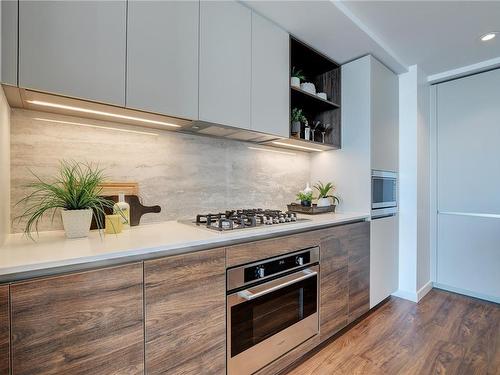 708-363 Tyee Rd, Victoria, BC - Indoor Photo Showing Kitchen With Upgraded Kitchen