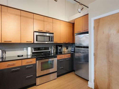 203-610 Johnson St, Victoria, BC - Indoor Photo Showing Kitchen