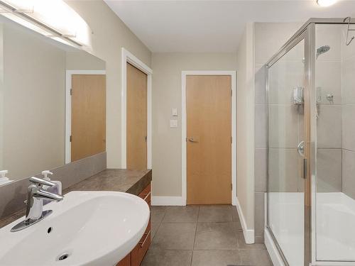 203-610 Johnson St, Victoria, BC - Indoor Photo Showing Bathroom