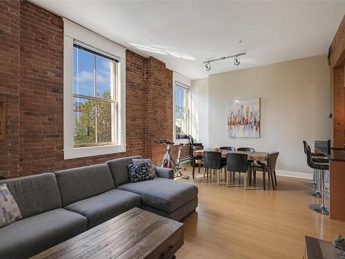 203-610 Johnson St, Victoria, BC - Indoor Photo Showing Living Room