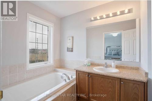 527 Rossland Road E, Ajax, ON - Indoor Photo Showing Bathroom