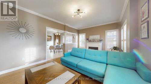 275 Peak Point Boulevard, Vaughan, ON - Indoor Photo Showing Living Room