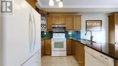 275 Peak Point Boulevard, Vaughan, ON - Indoor Photo Showing Kitchen With Double Sink