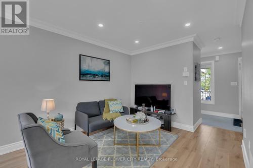 51 Sweetwood Circle, Brampton, ON - Indoor Photo Showing Living Room