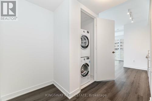 1404 - 3883 Quartz Road, Mississauga, ON - Indoor Photo Showing Laundry Room